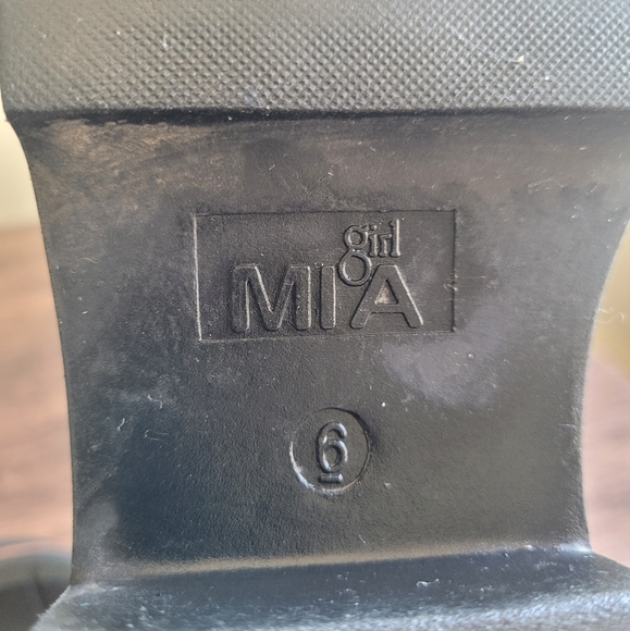 MIA Girl Faux Shearling Ankle Boots, Kid Girls size 6, Black & White - Picture 8 of 12